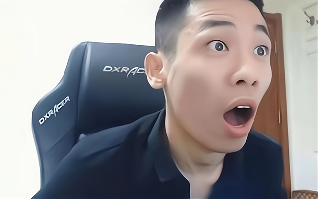 DNF：旭旭宝宝咋炫富？几百万奔驰大G放着吃灰，骑共享单车去