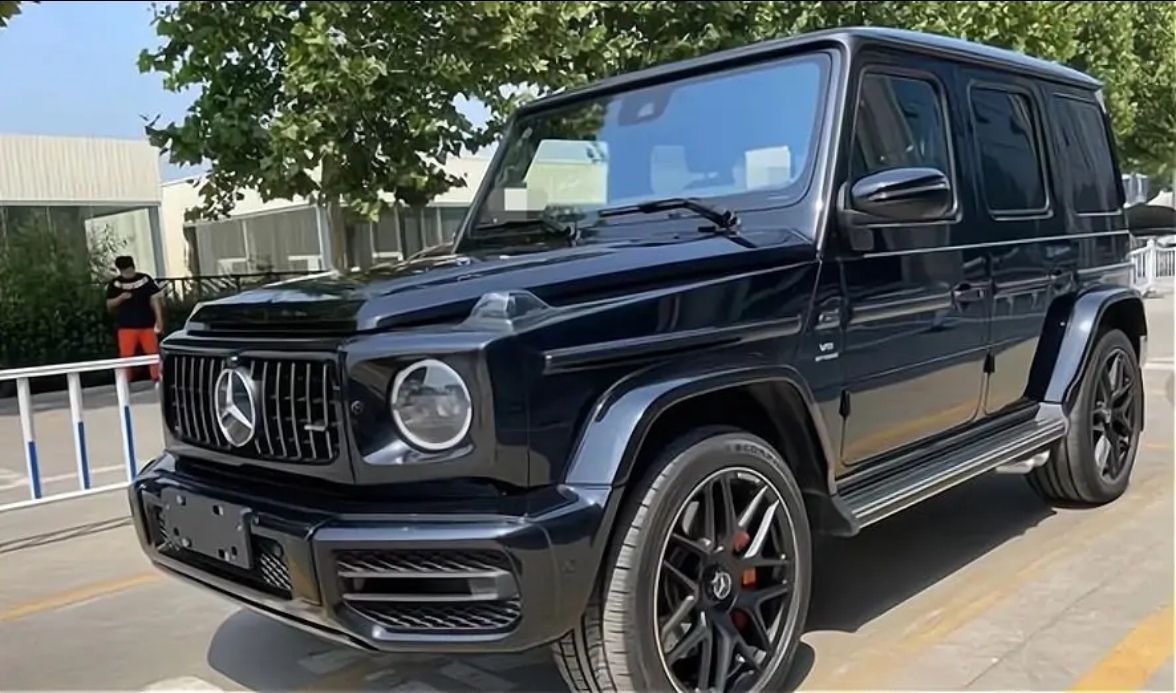 DNF：旭旭宝宝咋炫富？几百万奔驰大G放着吃灰，骑共享单车去