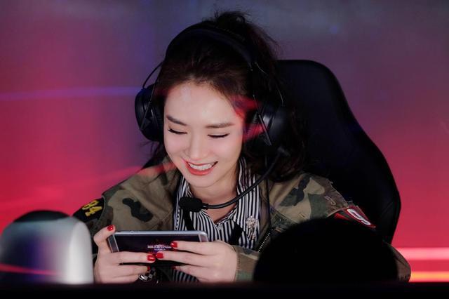娱乐圈的"网瘾少女"：戚薇进过职业赛，而杨幂段位最高