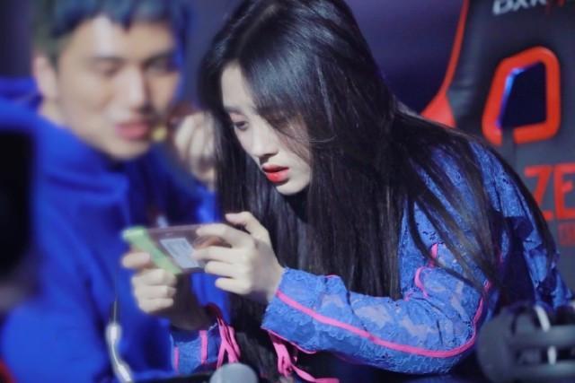 娱乐圈的"网瘾少女"：戚薇进过职业赛，而杨幂段位最高