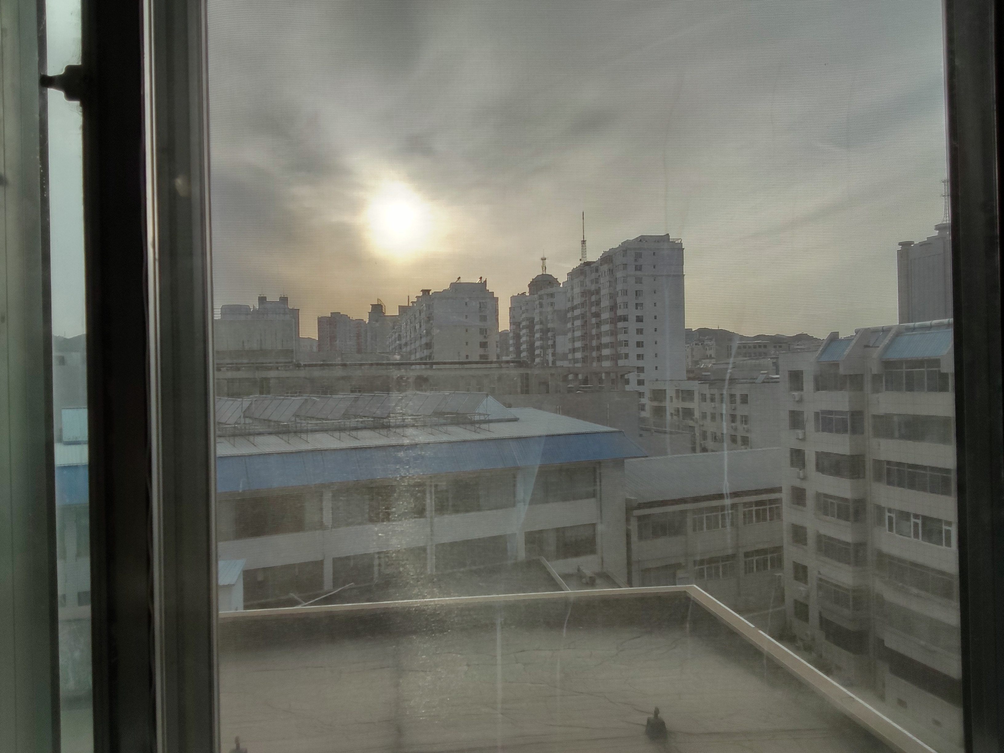 到晚上争取给伙伴们拍承德的夜景。😉
