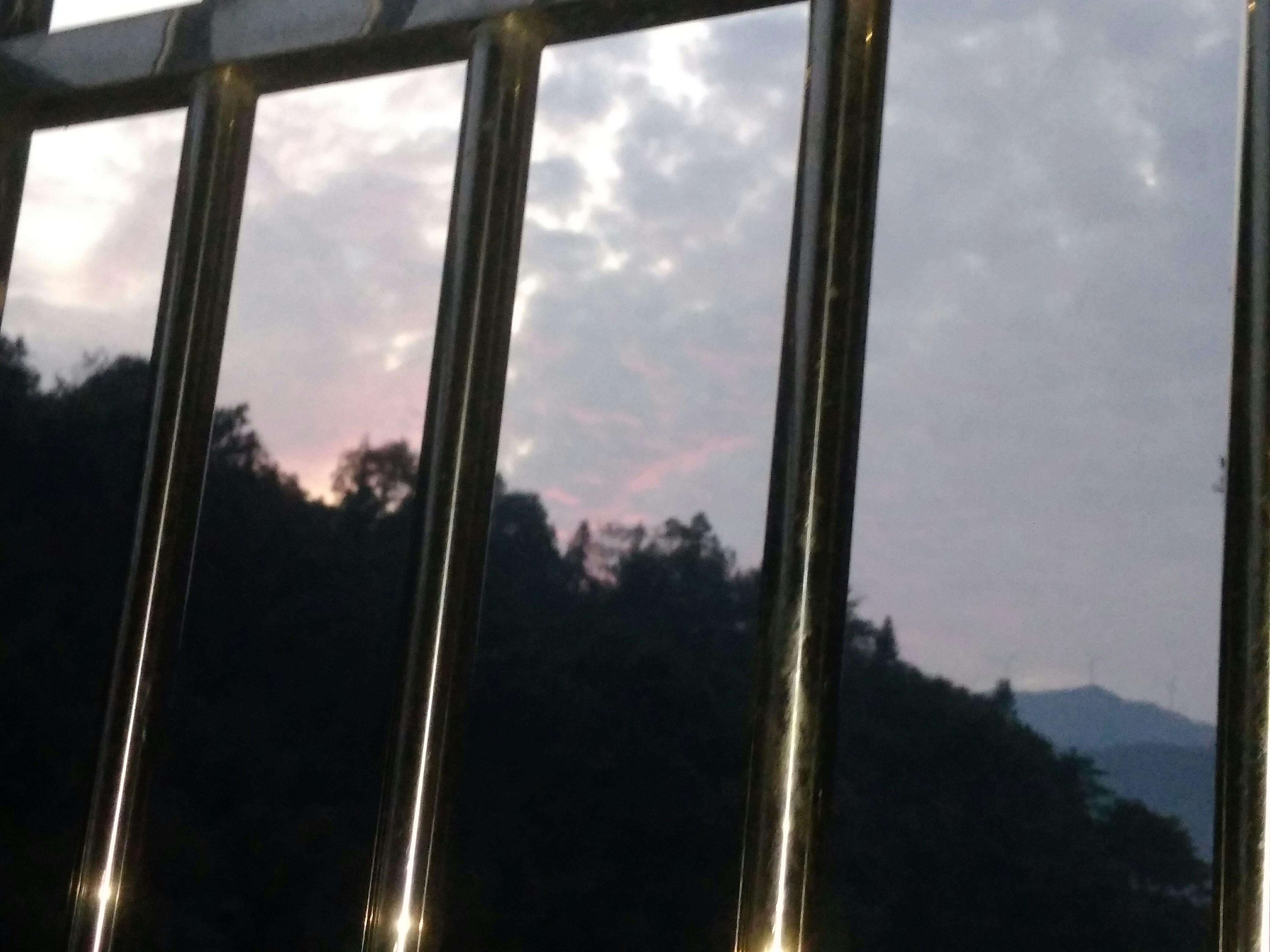 去阳台看到的👀顺便拍了个照🌝💦💦