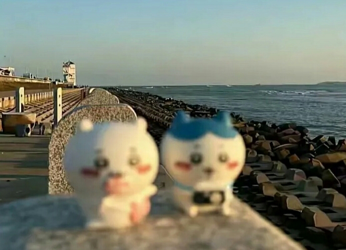 如果朋友两个人并排坐着，永远是最开心的